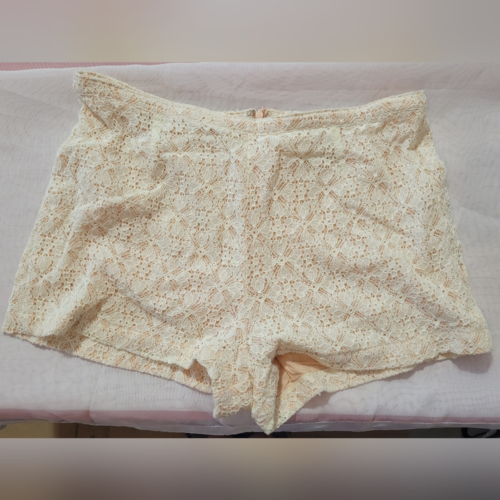 Lost lace shorts